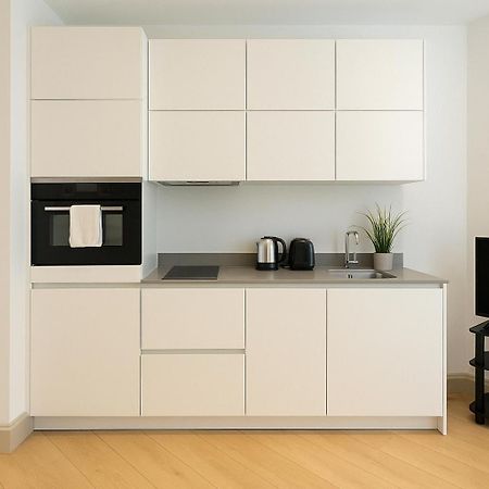 Bright Studio Flat - Walk To River Thames & Kingston Town Surbiton Exterior photo