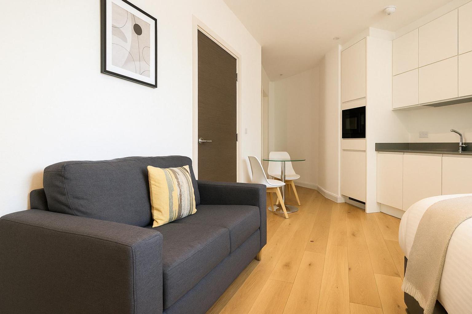 Bright Studio Flat - Walk To River Thames & Kingston Town Surbiton Exterior photo